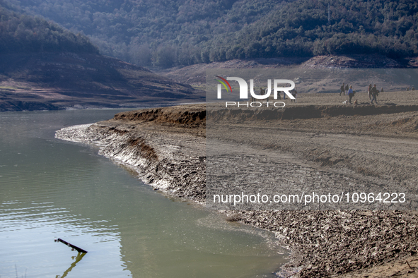 Hundreds of people are visiting the old town of Sant Roma de Sau, where normally the water of the Sau reservoir would almost completely cove...