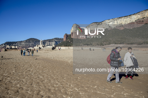 Hundreds of people are visiting the old town of Sant Roma de Sau, where normally the water of the Sau reservoir would almost completely cove...