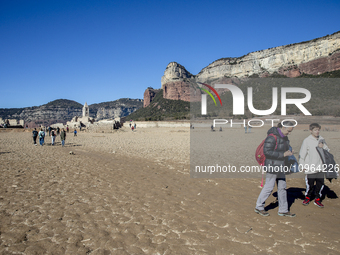 Hundreds of people are visiting the old town of Sant Roma de Sau, where normally the water of the Sau reservoir would almost completely cove...