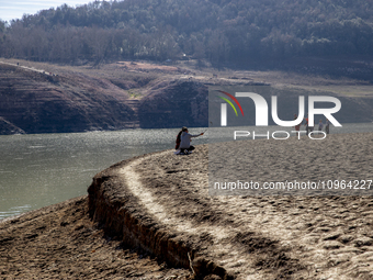 Hundreds of people are visiting the old town of Sant Roma de Sau, where normally the water of the Sau reservoir would almost completely cove...