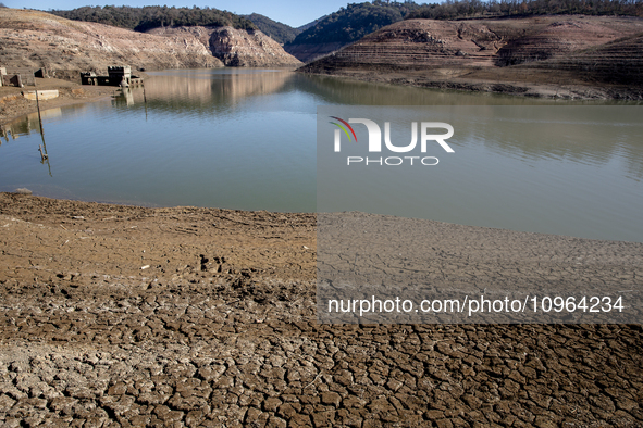 Hundreds of people are visiting the old town of Sant Roma de Sau, where normally the water of the Sau reservoir would almost completely cove...