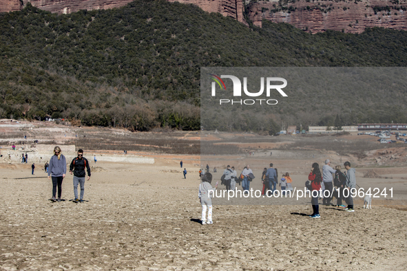 Hundreds of people are visiting the old town of Sant Roma de Sau, where normally the water of the Sau reservoir would almost completely cove...