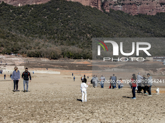 Hundreds of people are visiting the old town of Sant Roma de Sau, where normally the water of the Sau reservoir would almost completely cove...