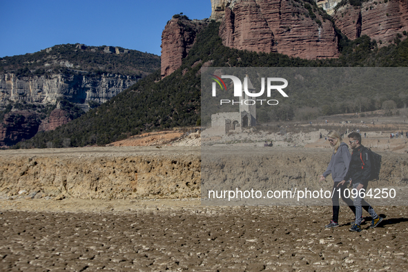 Hundreds of people are visiting the old town of Sant Roma de Sau, where normally the water of the Sau reservoir would almost completely cove...