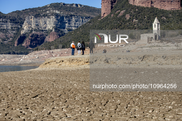 Hundreds of people are visiting the old town of Sant Roma de Sau, where normally the water of the Sau reservoir would almost completely cove...