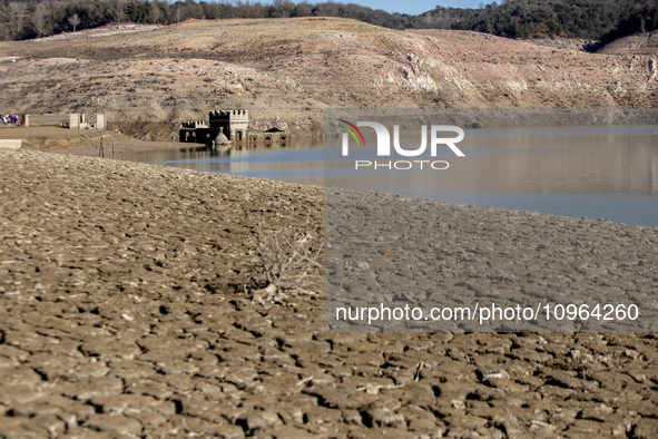 Hundreds of people are visiting the old town of Sant Roma de Sau, where normally the water of the Sau reservoir would almost completely cove...