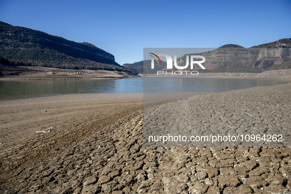 Hundreds of people are visiting the old town of Sant Roma de Sau, where normally the water of the Sau reservoir would almost completely cove...