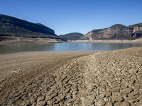 Hundreds of people are visiting the old town of Sant Roma de Sau, where normally the water of the Sau reservoir would almost completely cove...