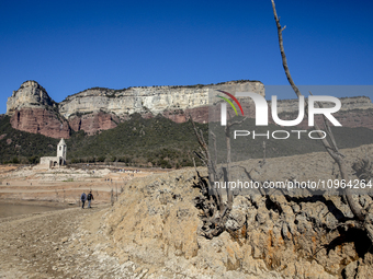 Hundreds of people are visiting the old town of Sant Roma de Sau, where normally the water of the Sau reservoir would almost completely cove...