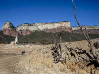 Hundreds of people are visiting the old town of Sant Roma de Sau, where normally the water of the Sau reservoir would almost completely cove...