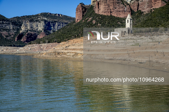 Hundreds of people are visiting the old town of Sant Roma de Sau, where normally the water of the Sau reservoir would almost completely cove...