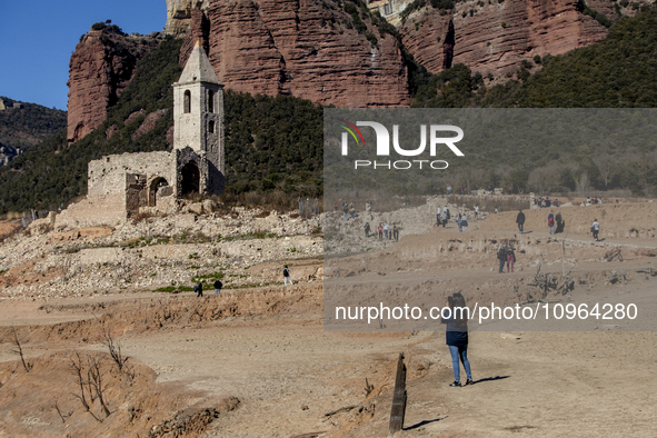 Hundreds of people are visiting the old town of Sant Roma de Sau, where normally the water of the Sau reservoir would almost completely cove...