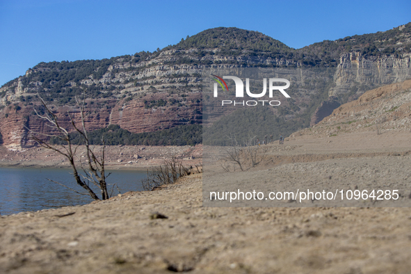 Hundreds of people are visiting the old town of Sant Roma de Sau, where normally the water of the Sau reservoir would almost completely cove...