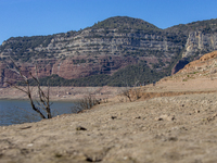 Hundreds of people are visiting the old town of Sant Roma de Sau, where normally the water of the Sau reservoir would almost completely cove...