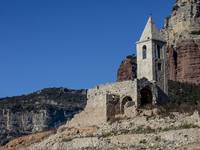 Hundreds of people are visiting the old town of Sant Roma de Sau, where normally the water of the Sau reservoir would almost completely cove...