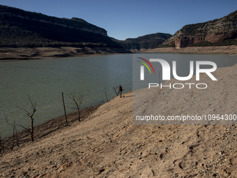 Hundreds of people are visiting the old town of Sant Roma de Sau, where normally the water of the Sau reservoir would almost completely cove...