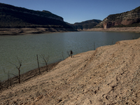 Hundreds of people are visiting the old town of Sant Roma de Sau, where normally the water of the Sau reservoir would almost completely cove...