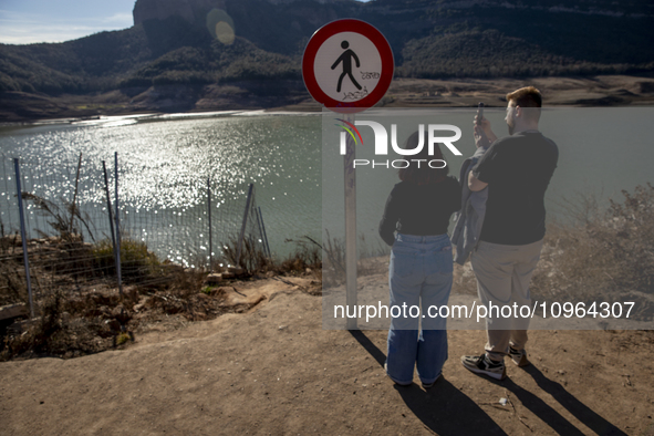 Hundreds of people are visiting the old town of Sant Roma de Sau, where normally the water of the Sau reservoir would almost completely cove...