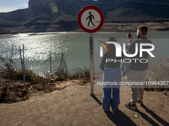 Hundreds of people are visiting the old town of Sant Roma de Sau, where normally the water of the Sau reservoir would almost completely cove...