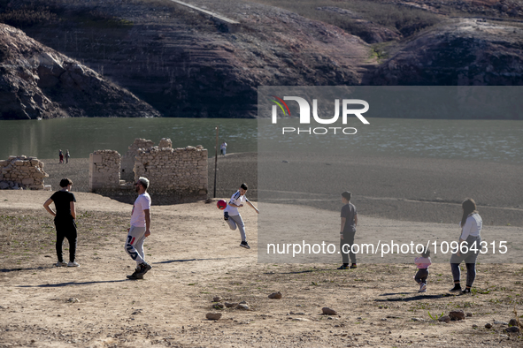 Hundreds of people are visiting the old town of Sant Roma de Sau, where normally the water of the Sau reservoir would almost completely cove...