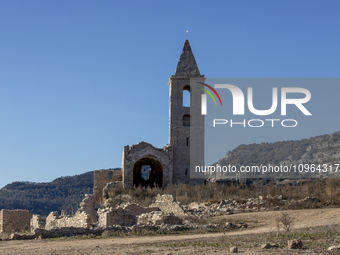 Hundreds of people are visiting the old town of Sant Roma de Sau, where normally the water of the Sau reservoir would almost completely cove...