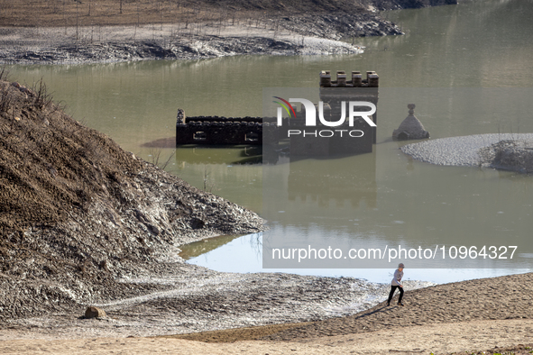 Hundreds of people are visiting the old town of Sant Roma de Sau, where normally the water of the Sau reservoir would almost completely cove...