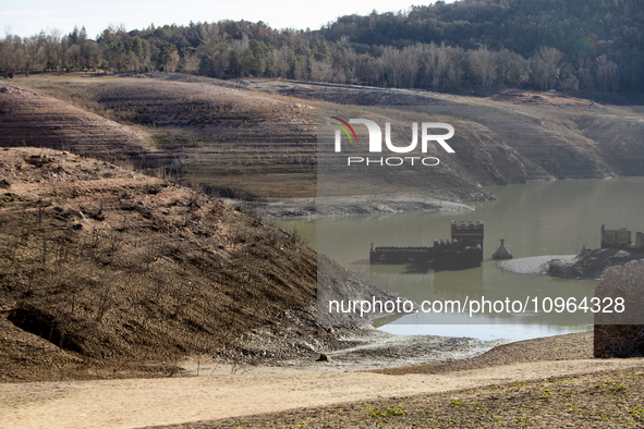 Hundreds of people are visiting the old town of Sant Roma de Sau, where normally the water of the Sau reservoir would almost completely cove...