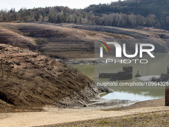 Hundreds of people are visiting the old town of Sant Roma de Sau, where normally the water of the Sau reservoir would almost completely cove...