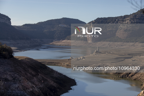 Hundreds of people are visiting the old town of Sant Roma de Sau, where normally the water of the Sau reservoir would almost completely cove...