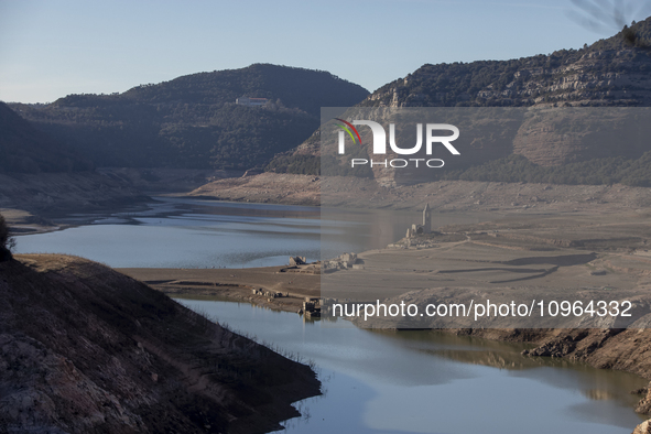 Hundreds of people are visiting the old town of Sant Roma de Sau, where normally the water of the Sau reservoir would almost completely cove...