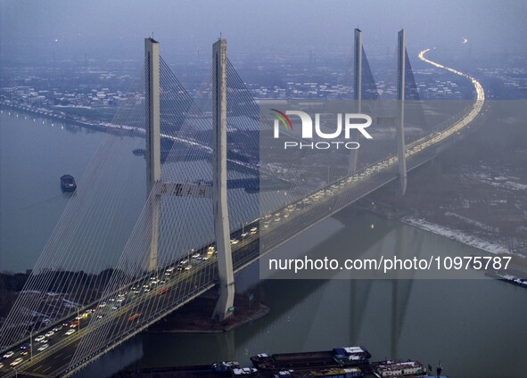 A large number of vehicles are traveling slowly on the section of the Huaian Bridge on the Changzhou-Shenzhen Expressway in Huai'an, China,...