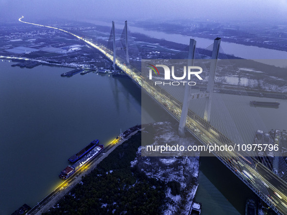 A large number of vehicles are traveling slowly on the section of the Huaian Bridge on the Changzhou-Shenzhen Expressway in Huai'an, China,...