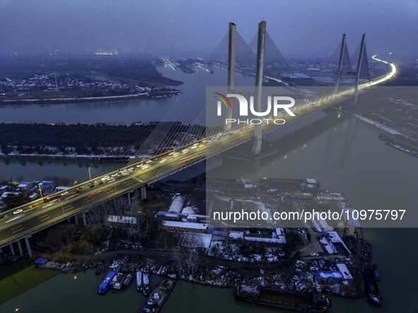 A large number of vehicles are traveling slowly on the section of the Huaian Bridge on the Changzhou-Shenzhen Expressway in Huai'an, China,...