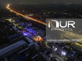 A large number of vehicles are traveling slowly on the section of the Huaian Bridge on the Changzhou-Shenzhen Expressway in Huai'an, China,...