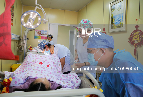 Medical staff and family members are accompanying a woman who is giving birth at the Maternal and Child Health Hospital in Zaozhuang, Shando...