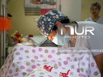 Medical staff and family members are accompanying a woman who is giving birth at the Maternal and Child Health Hospital in Zaozhuang, Shando...