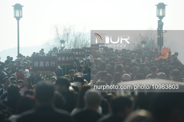 People are crowding on the broken West Lake Bridge in Hangzhou, Zhejiang Province, China, on February 11, 2024. 