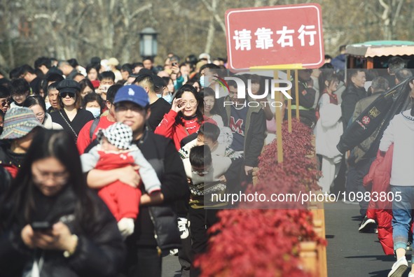 People are crowding on the broken West Lake Bridge in Hangzhou, Zhejiang Province, China, on February 11, 2024. 