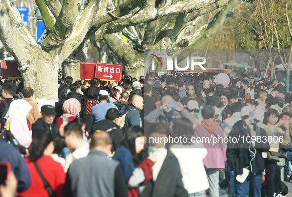 Crowds are gathering along the West Lake in Hangzhou, Zhejiang Province, China, on February 11, 2024. 