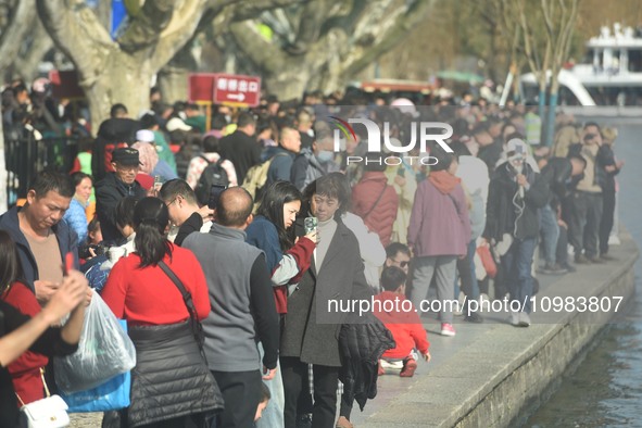 Crowds are gathering along the West Lake in Hangzhou, Zhejiang Province, China, on February 11, 2024. 