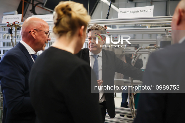 Robert Habeck, Vice-Chancellor and Federal Minister for Economic Affairs and Climate Protection, is visiting the Competence Center of the Sa...