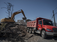 People are carrying out reconstruction work in Villa Independencia, a place devastated by the mega fire. (