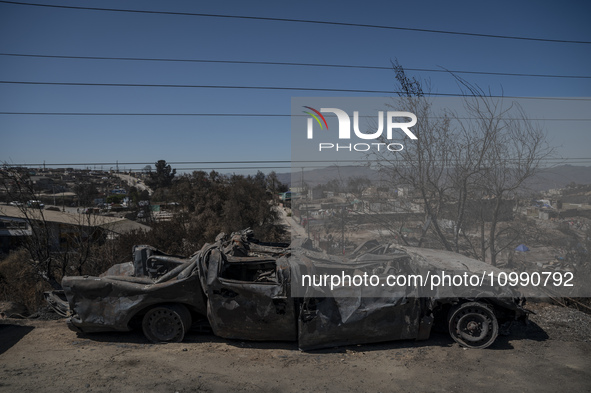 A car is burning due to a mega fire in Villa Independencia. 