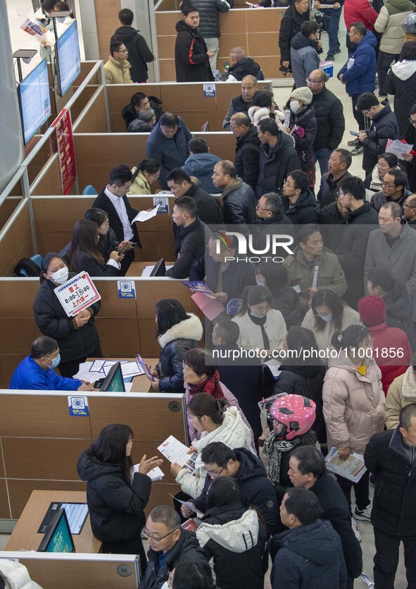 Job seekers are exchanging employment information with employers at the large-scale human resources trade fair in Haian, East China's Jiangs...