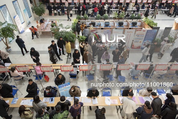 Job seekers are exchanging employment information with employers at the large-scale human resources trade fair in Haian, East China's Jiangs...