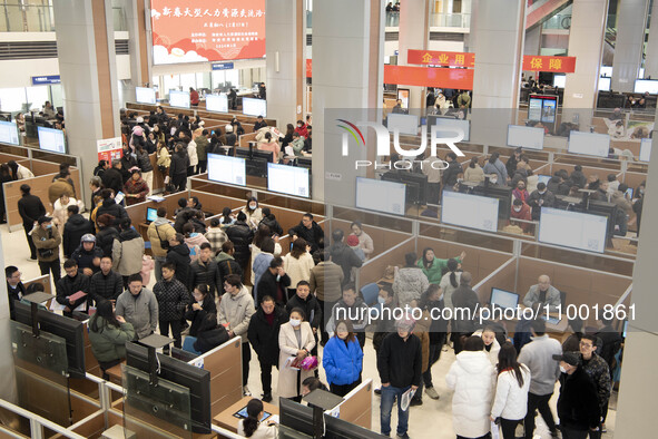 Job seekers are exchanging employment information with employers at the large-scale human resources trade fair in Haian, East China's Jiangs...