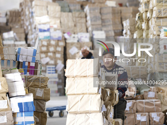 Staff members are distributing new teaching materials at the storage and transportation center of Xinhua Bookstore in Suqian, Jiangsu provin...