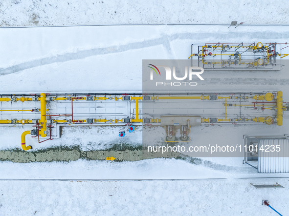 Workers are conducting a safety inspection of gas facilities and equipment at the Gas Gate station in Donghai County, Lianyungang city, East...