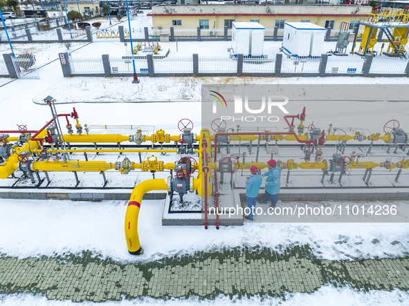 Workers are conducting a safety inspection of gas facilities and equipment at the Gas Gate station in Donghai County, Lianyungang city, East...