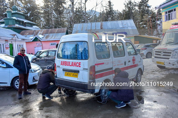 People are preparing an ambulance after an avalanche hit the Ski resort in Gulmarg, Baramulla District, Indian Administered Kashmir, on Febr...